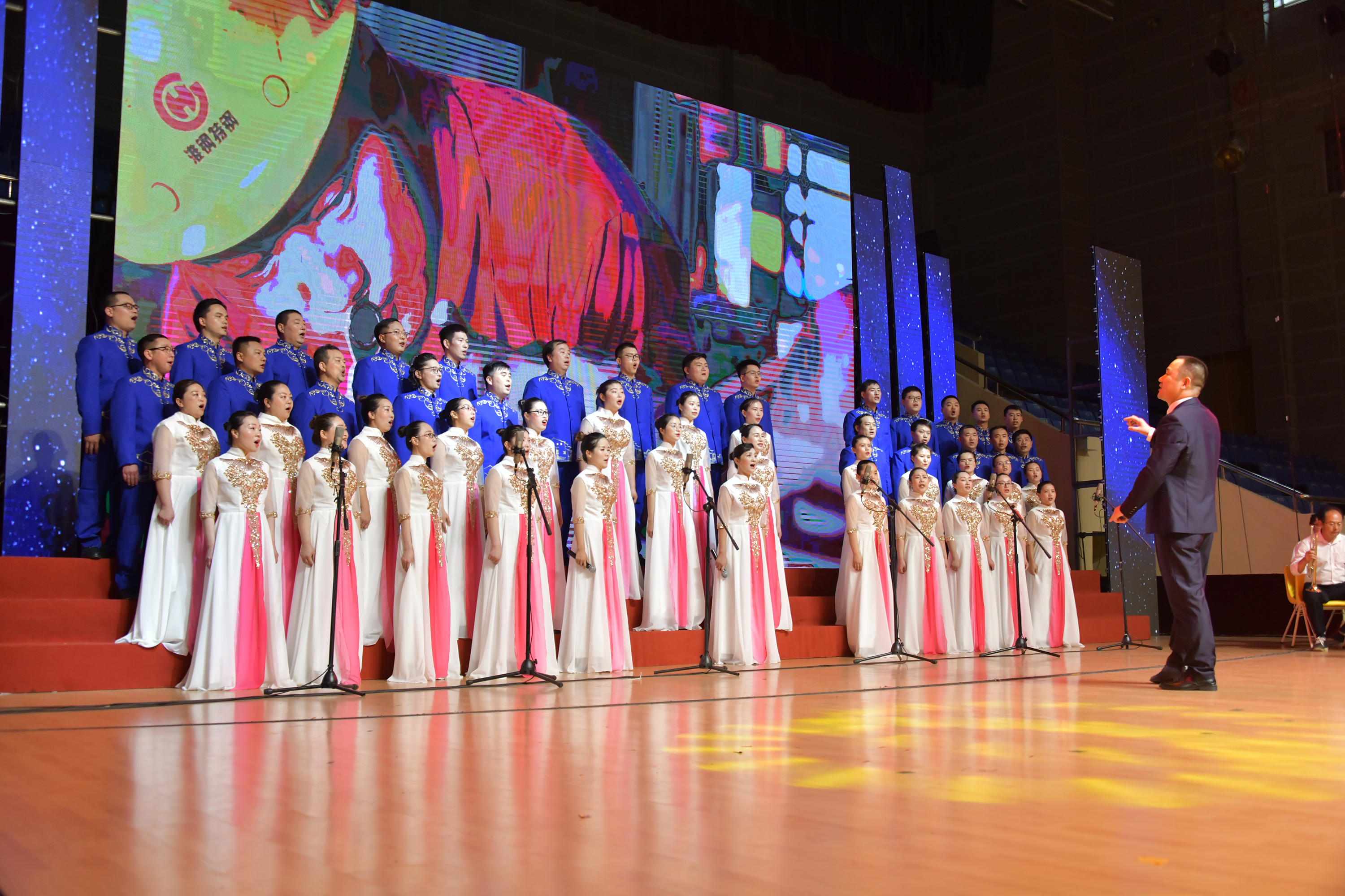淮鋼合唱隊在沙鋼建廠45周年大合唱比賽中摘得桂冠