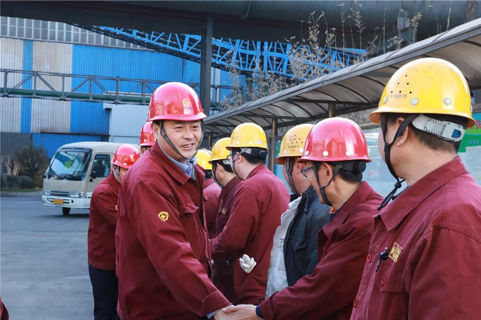 公司總經理蔣建平率隊慰問一線員工