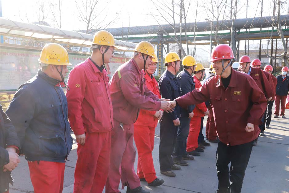 公司總經理蔣建平率隊慰問一線員工