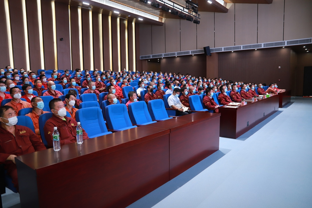 淮鋼公司開展“禮贊新時代 追夢復興路”主題黨課活動