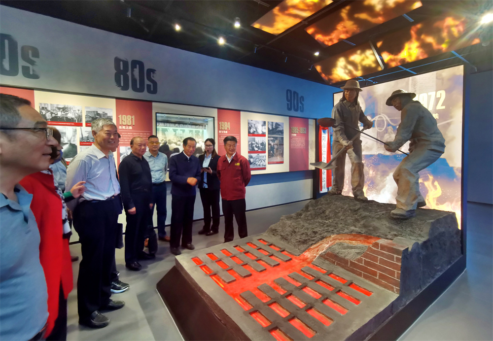 市老科協會長李冰一行來淮鋼考察指導